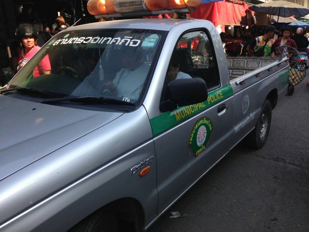 33572